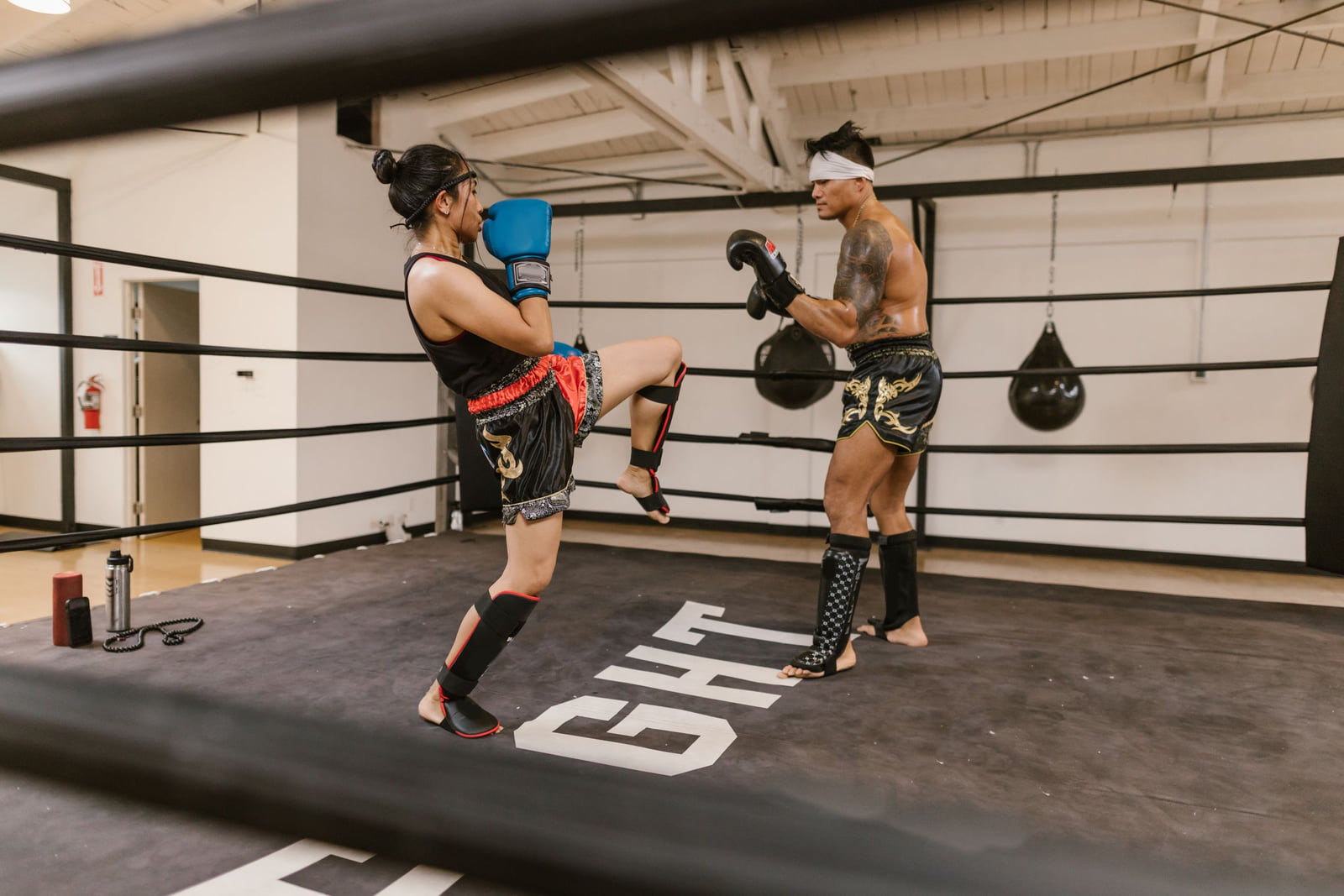 Tatami de NEGEV Academy pendant un cours de Boxe thaï