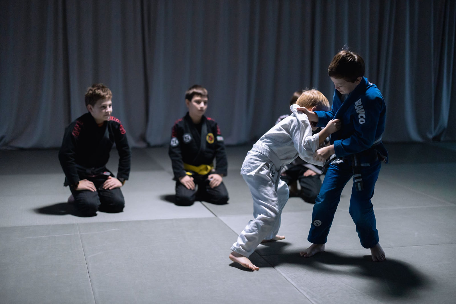 Tatami de NEGEV Academy pendant un cours de BJJ Kids